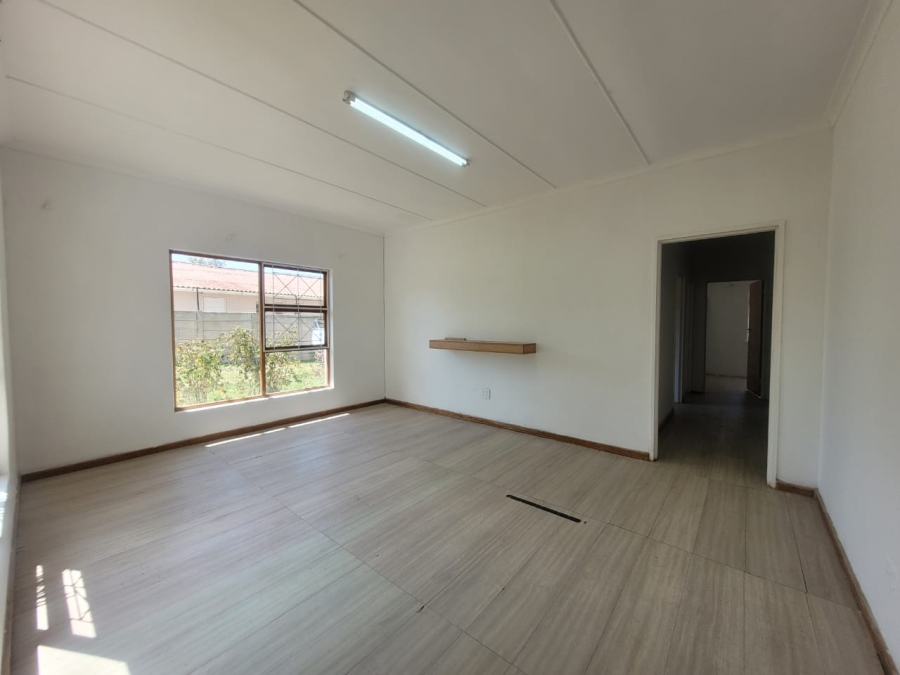 To Let 3 Bedroom Property for Rent in Humansdorp Eastern Cape